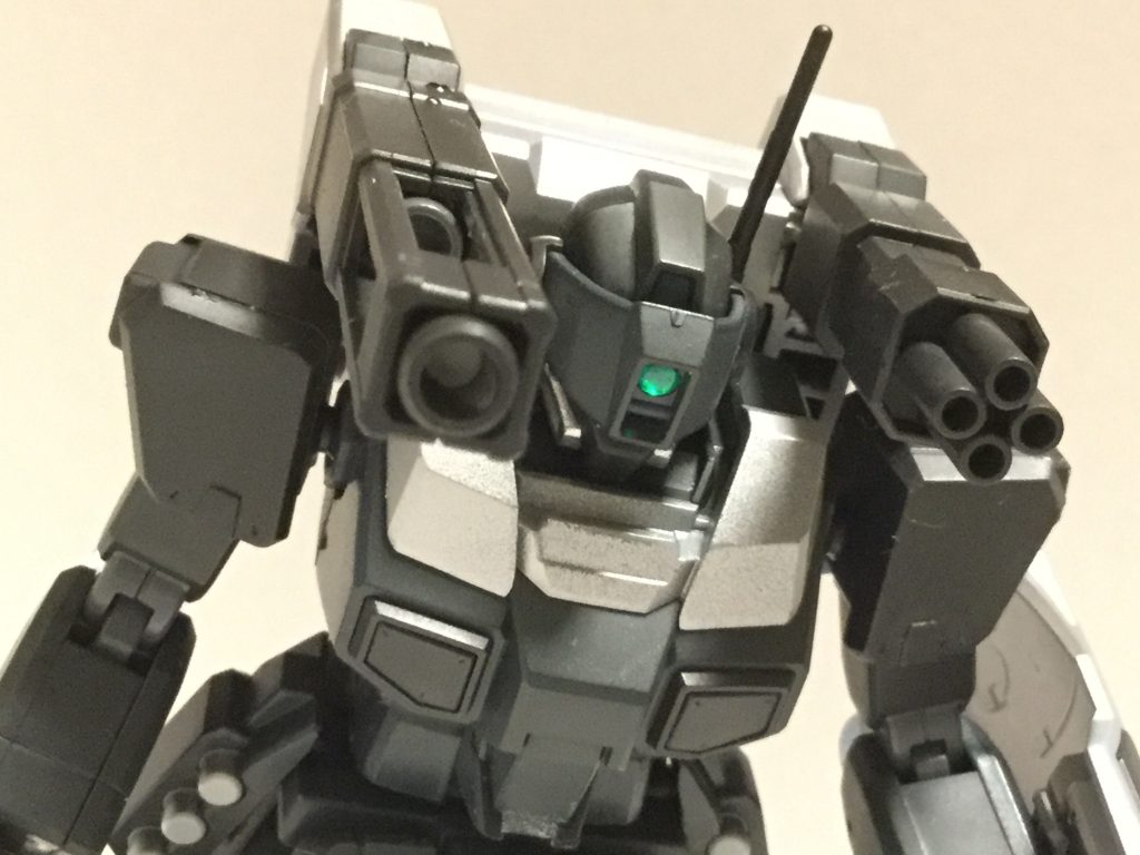 頭はジムスナ2なので当然バイザーも降ろせます