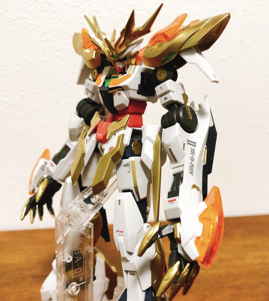 少し斜めからパシャリ…!水転写デカールは初めてでしたが、貼りだすと止まりませんねwそして、情報量が増えて一気ににカッコよくなる!!!