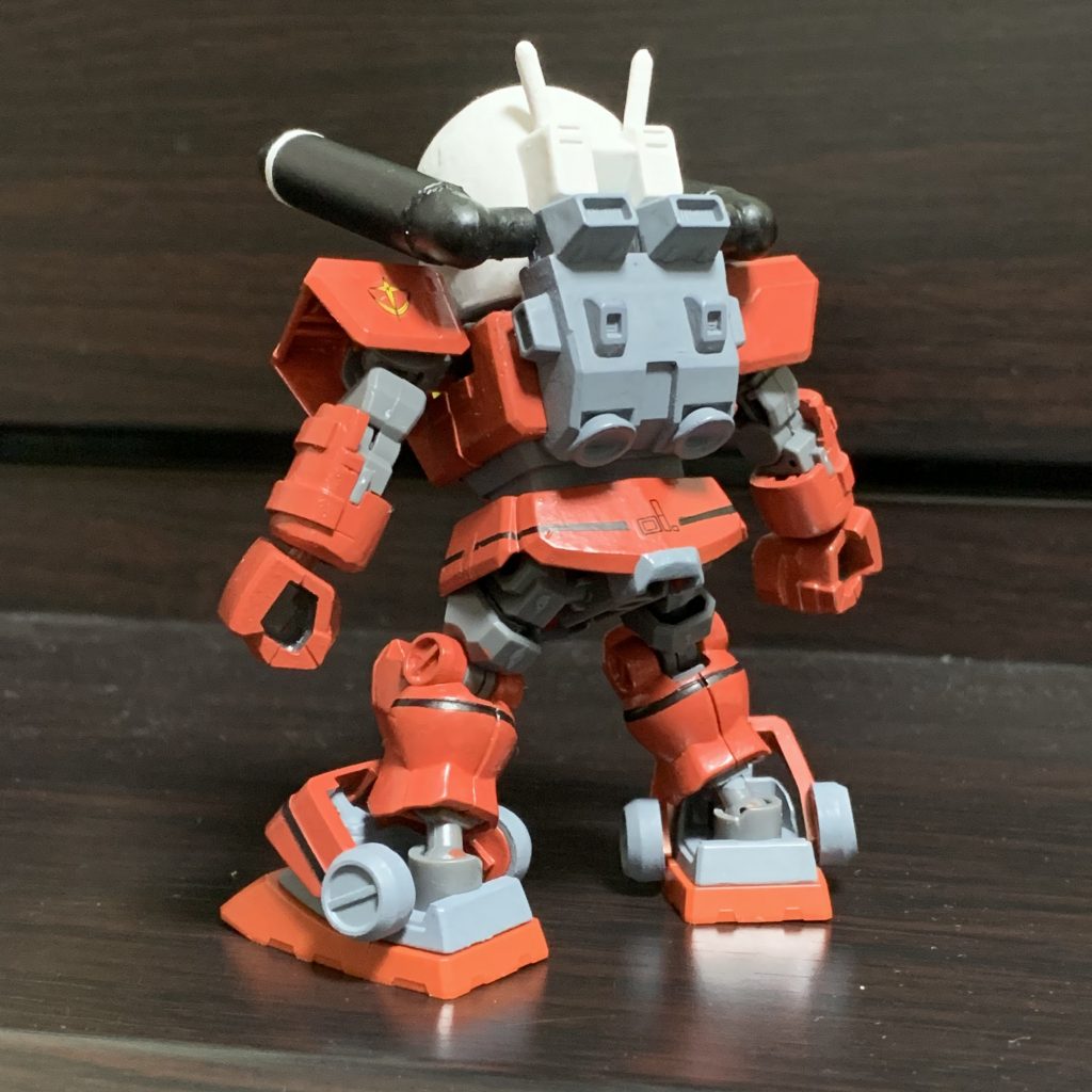 バックパックはシルエットブースターをベースにプラ棒で形を整え、ＳＤガンキャノンのものをキャノン基部分のみ流用。それっぽく似せようと貼ったバーニアは少し小さすぎました・・・。