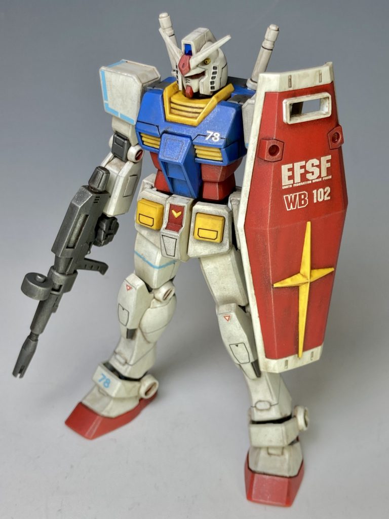 武器はHGUCのreviveガンダムから。シールドのマーキングが、最近っぽ過ぎますね(汗)
