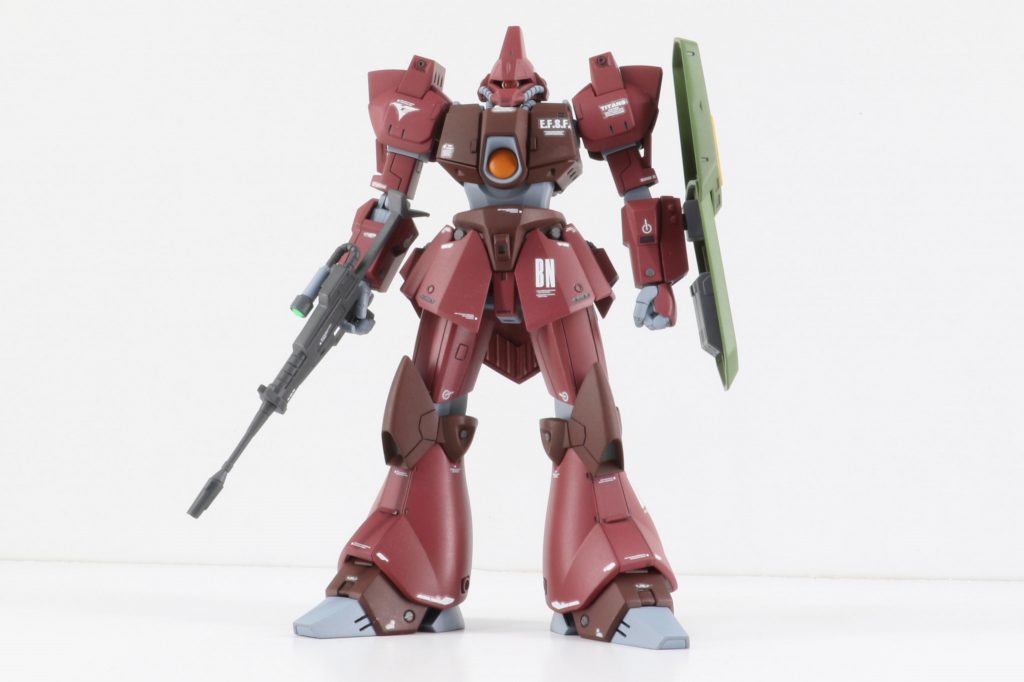 ハンドパーツはロボマニに差し替え、モノアイはHDアイズに付属シールを裏打ちしています。