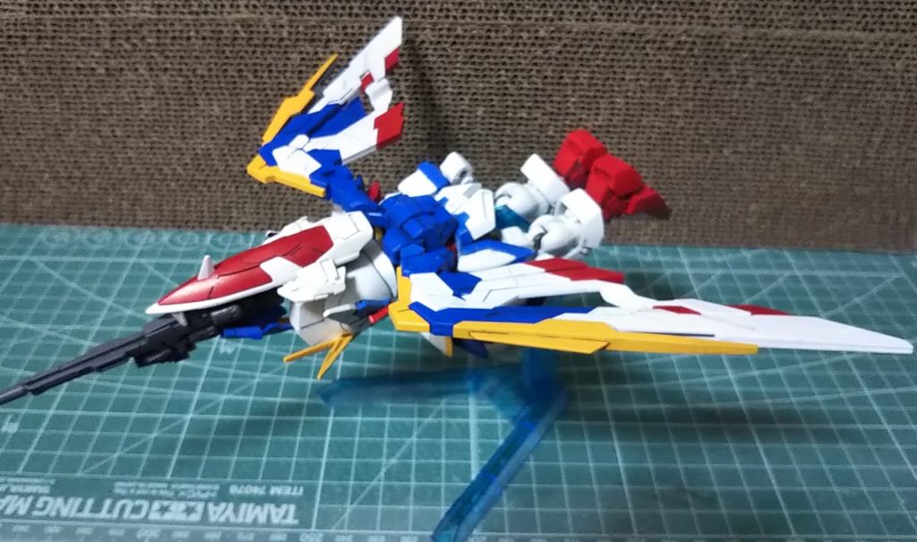 少々無理やりですが、一応変形できます。翼が大きいので少しアンバランスかもしれません。