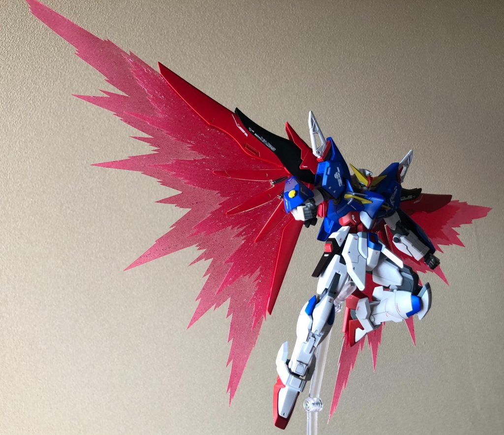 翼を横にするとグライダーのような展開もできます。この状態にすると横幅が40cm以上になり、とてもHGスケールとは思えないほど場所を取ります笑