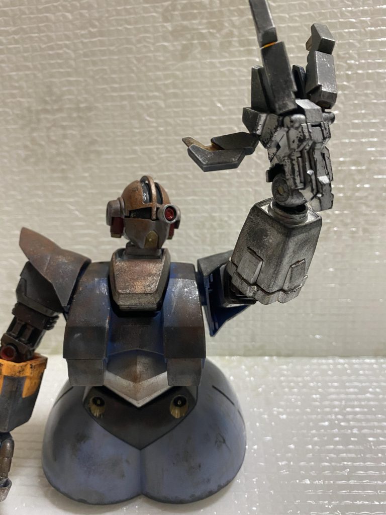 片腕にはバンシィのアームをつけて