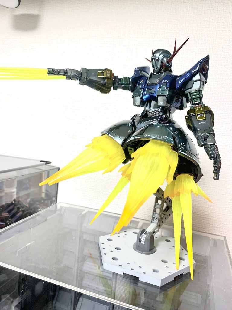 エフェクトパーツは蛍光塗料でグラデーションに挑戦しました。