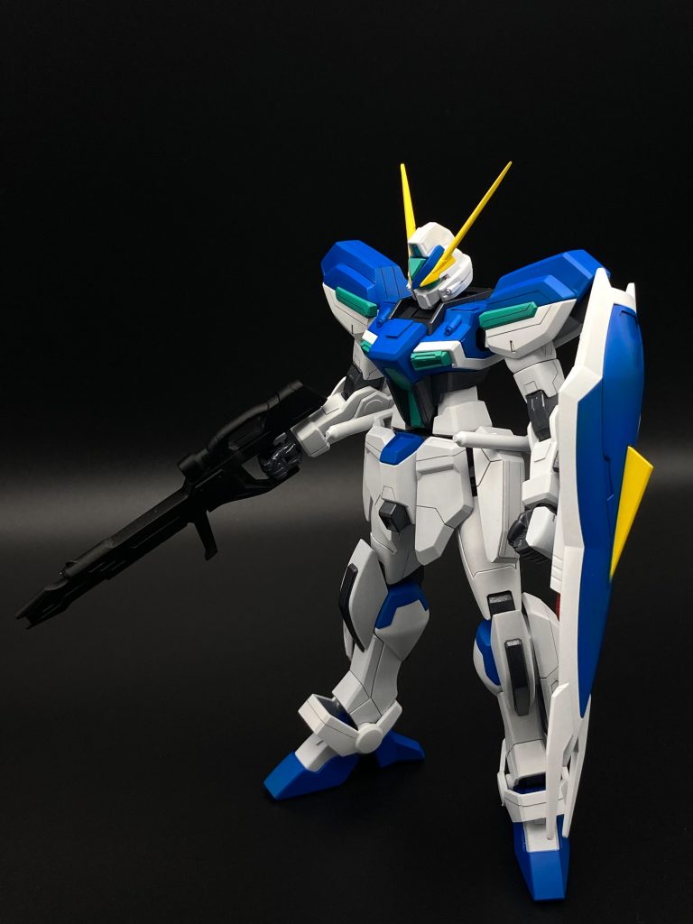 ウィンダム本体マルチランチャーパックが本体みたいな所がありますが、プラ板やスジ彫りでディテールアップをしてあります。