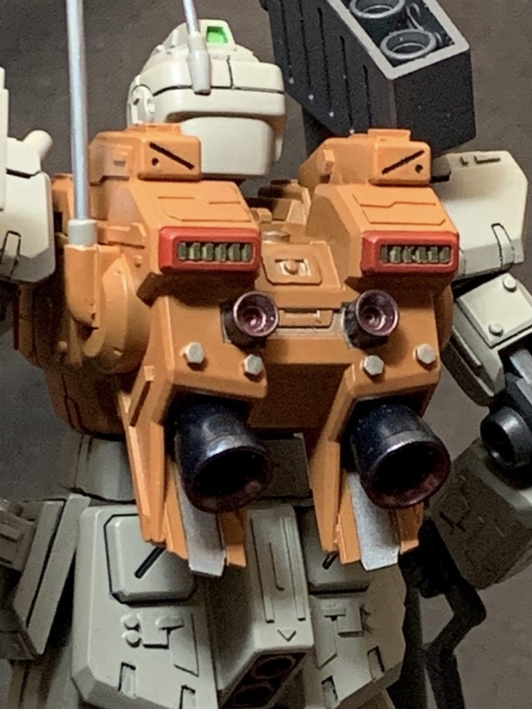 バックパックは小型バーニアの追加と、真下へ向いていたバーニアに角度をつけてます