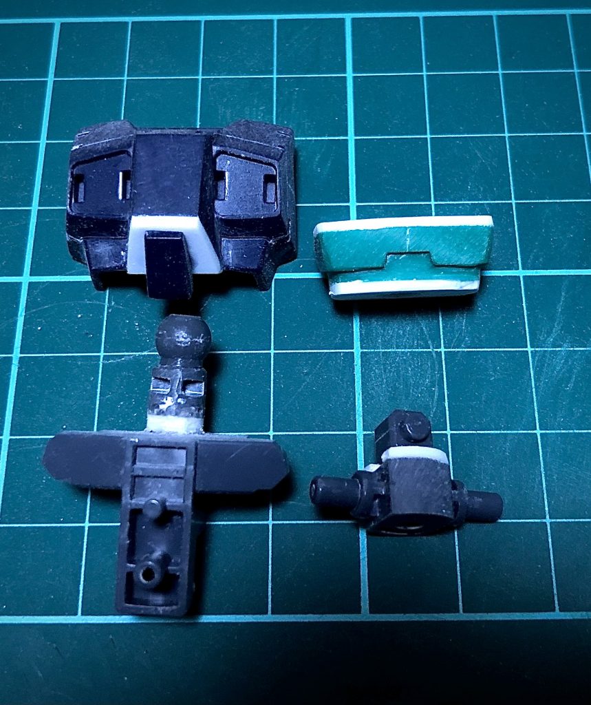 股間軸を下げ少しだけ足長感をだしました。胴もちょっと伸ばして若干頭身アップ。