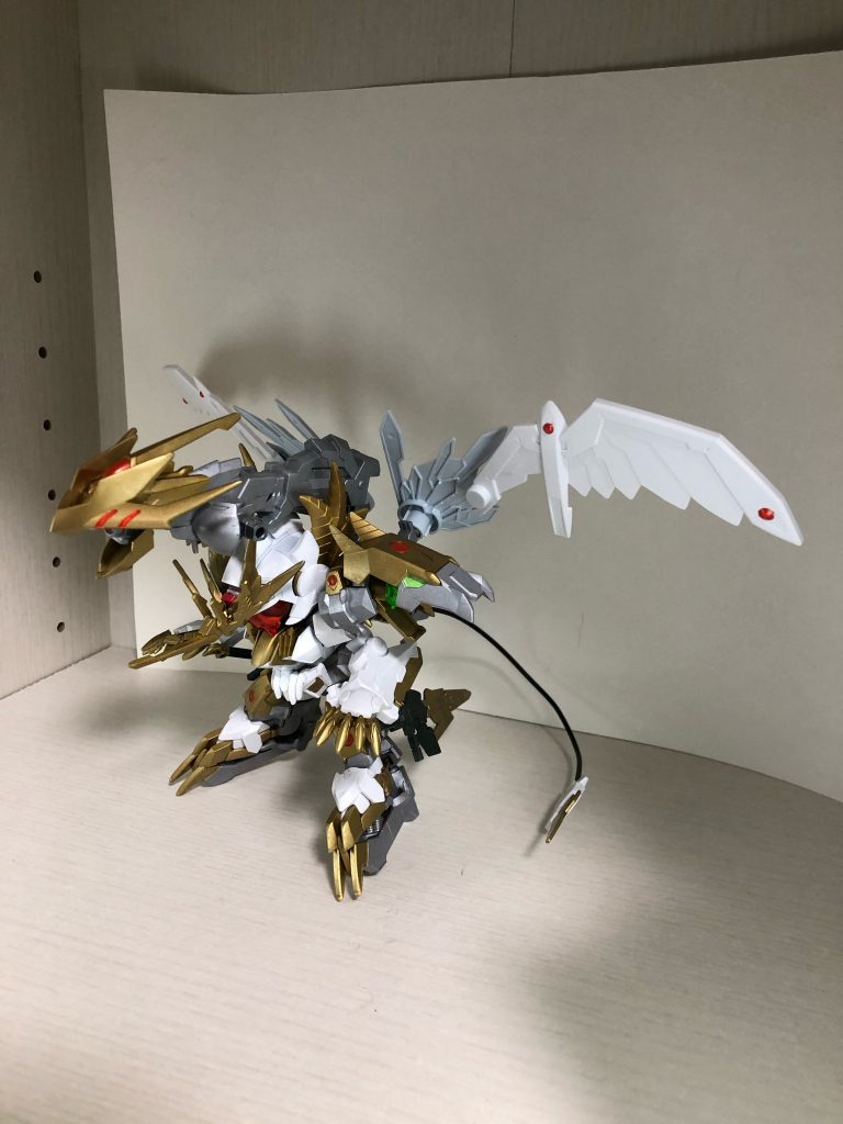 聖竜王機化神レクスガンドラゴン形態。ドラゴンヘッドからのビーム砲撃。レクスクローによる格闘戦。ワイヤーテイルにる遠隔攻撃など、MAハシュマルのような単騎で厄災級の戦闘能力を持つ。