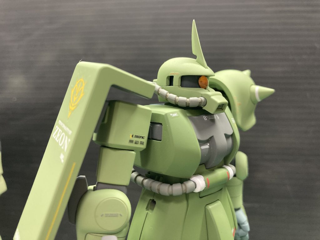 モノアイはUVレジンで作りました。今回はオレンジ