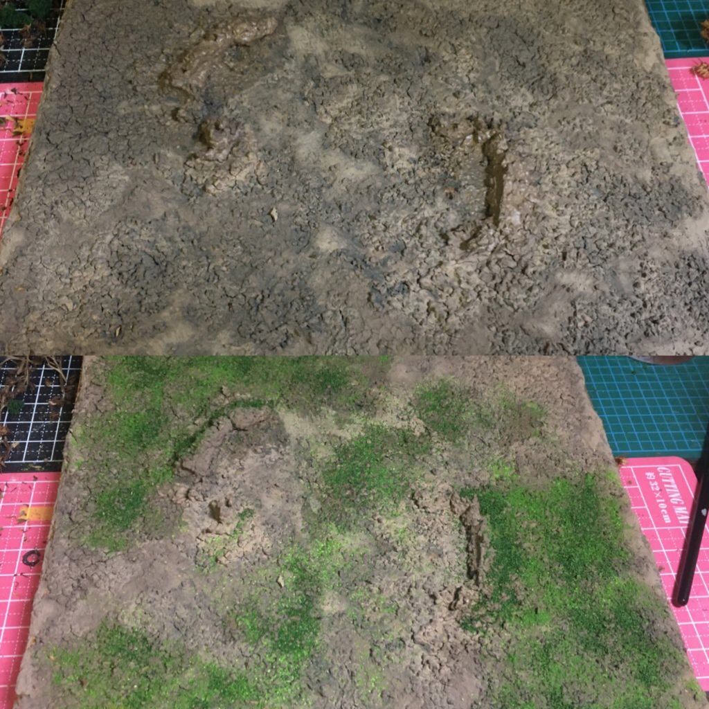 続いてモデリングペーストに砂を混ぜた物を塗っていきます、ここでは色合いを変えた物を何色も重ねています。最後に2色のグリーンパウダーを使い質感を一気にリアルな地面に寄せました。真ん中2つの凸凹は機体の足が来るところです。「ぐしゃっ」ってなってる感じですね。