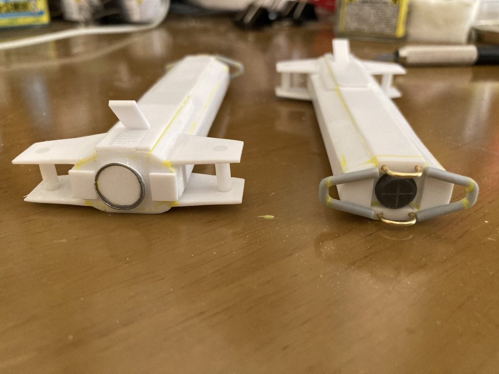 プラ棒や真鍮線を加工してこのように作っています。