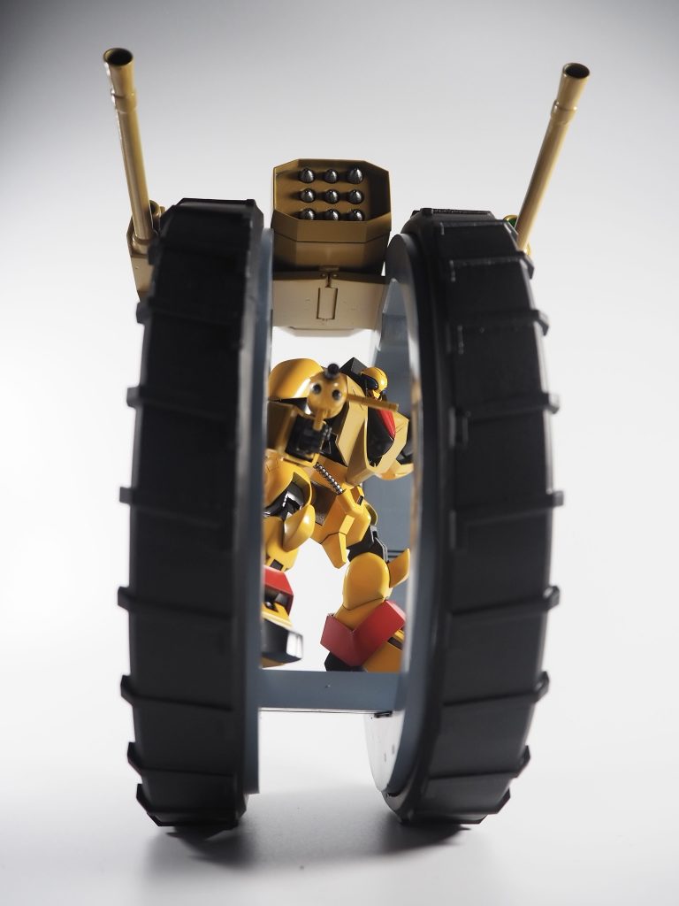 再現したのはいいものの、そのブリヂストンボディで転がるのであまりポージングは取れない