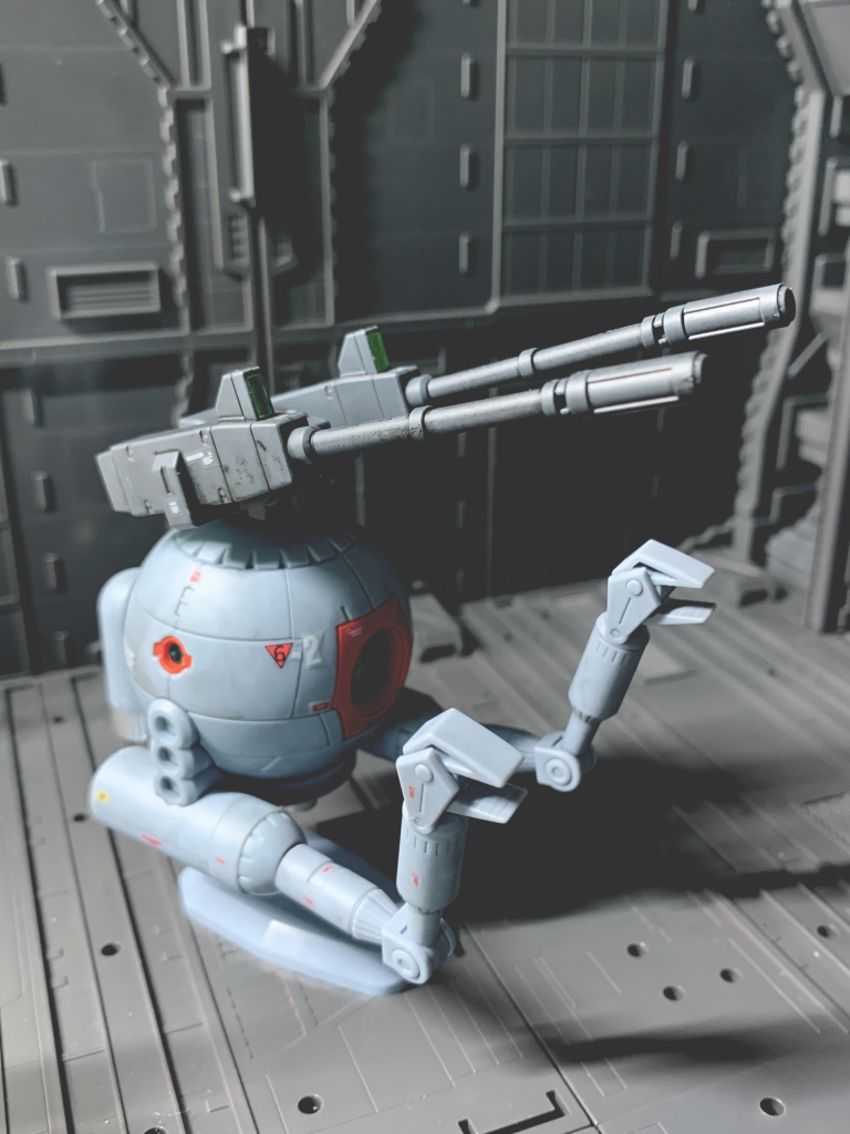 2番機。フィフティーンキャリバー装備です。1番機を最初に製作したので、アームがとても貧弱に見えます笑。