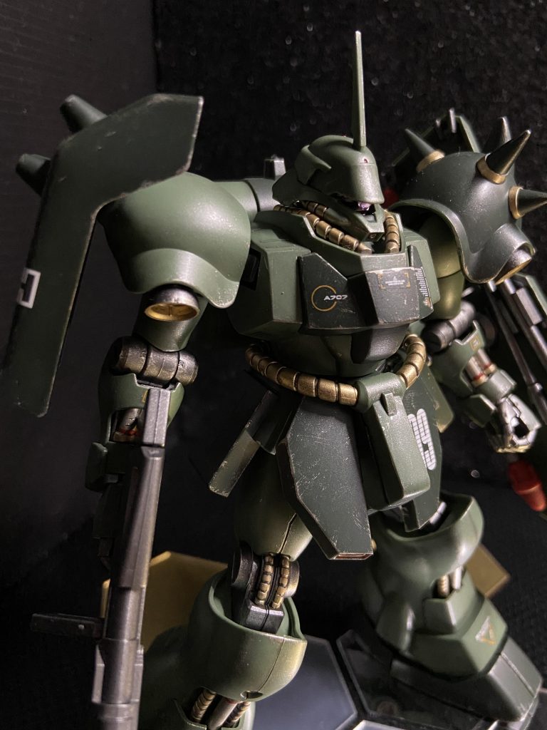 やはりギラドーガはかっこいい✨てかジオン系量産機は大体かっこいい✨本当に最近のキットはやることがない。笑特にギラドーガは本体から覗く内部シリンダーやパイプもメタリックフェチにはたまらん。