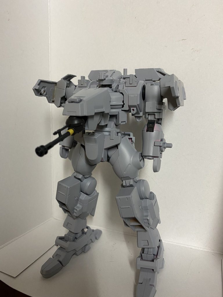 サフだけの状態。仮組みだとタオツーのピンクが目立ちますが無骨なデザインのキットを選んでいる故、色を統一するだけでだいぶカッコ良くなったと思います。今回はこんな所でしょうか。コメントで感想等をいただければ嬉しいです。