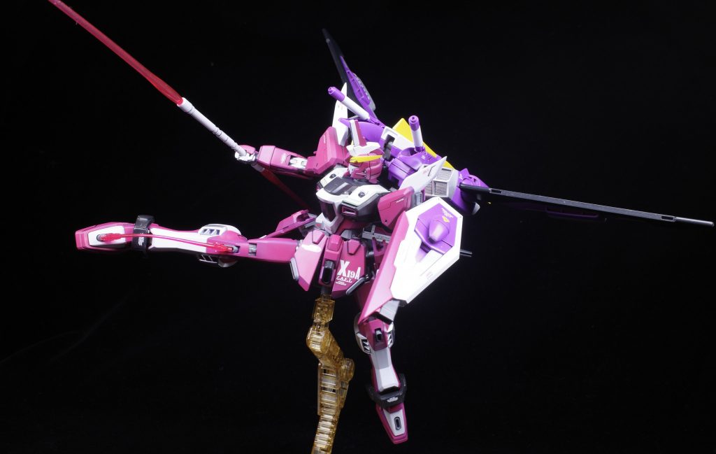 あまりにも有名な馬鹿野郎キックの蹴りポーズ。