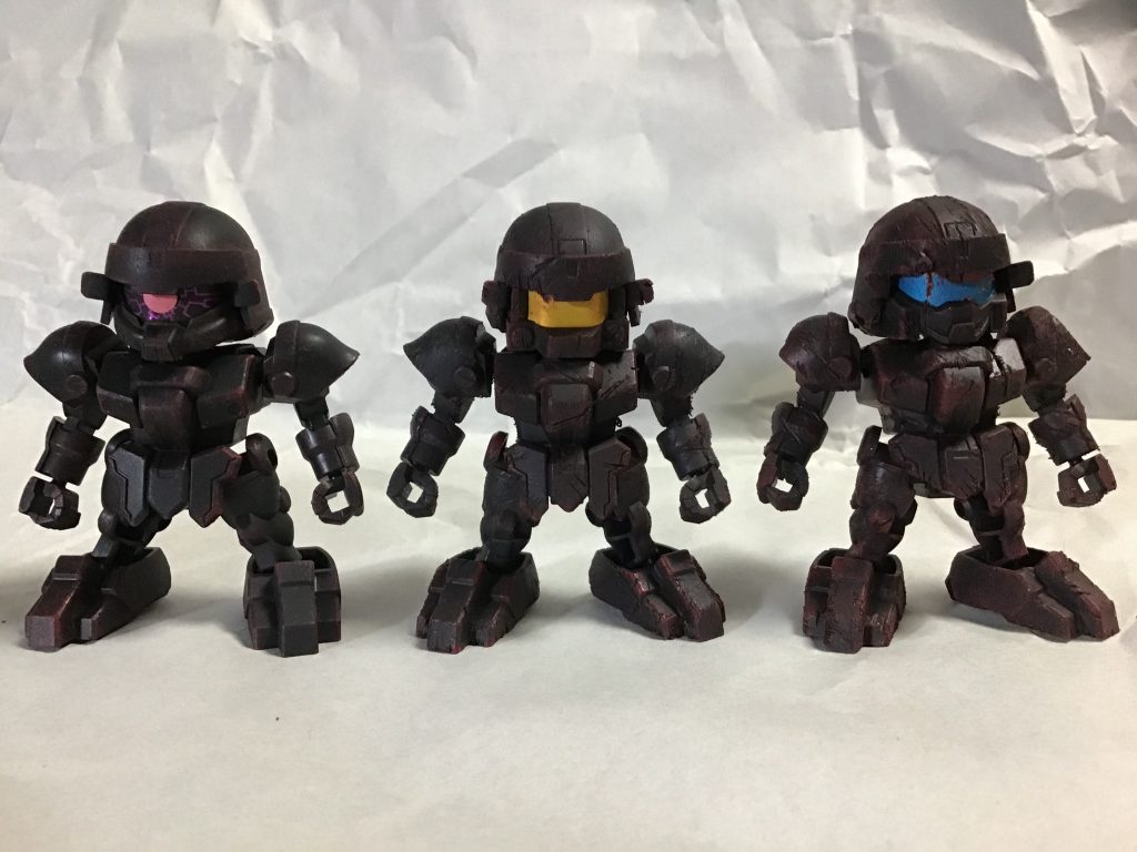 残り3体です。BUG仕様のつもりです。シール貼ってクラフトソーで傷をつけて(モノアイ兵はだいぶ控えめ)、つや消しスプレーして赤茶色っぽい感じでフィルタリングして小豆色でスポンジチッピングで悪そうな感じに。