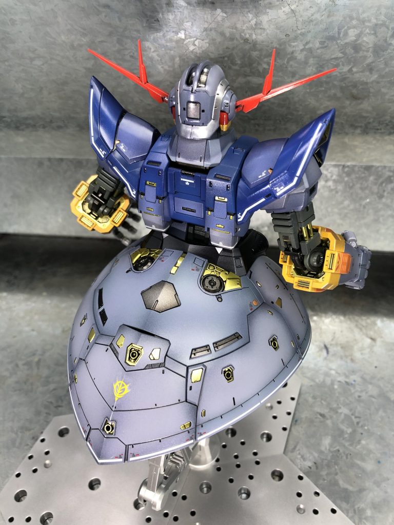 バックショット！浮いてしまうので中央のジオンマークだけ別売りの水転写式デカールを使いましたー