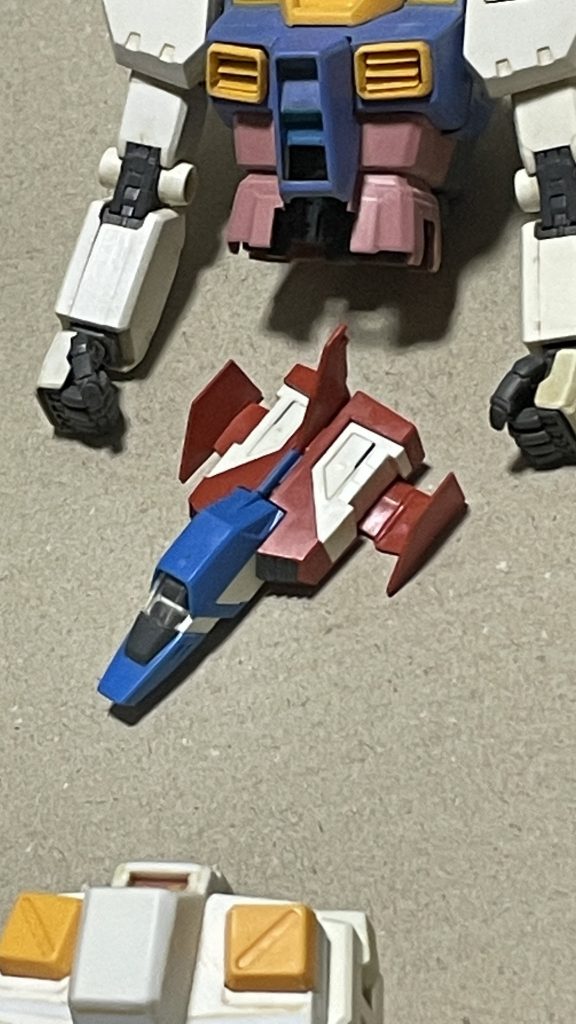 手首は、極手の指のみをオリジナルの手首に加工して使用、全指稼働します。