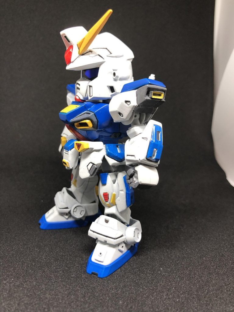 側面 画像では分かり辛いですが、脇の下のバーニアも再現してます。(⌒-⌒; )