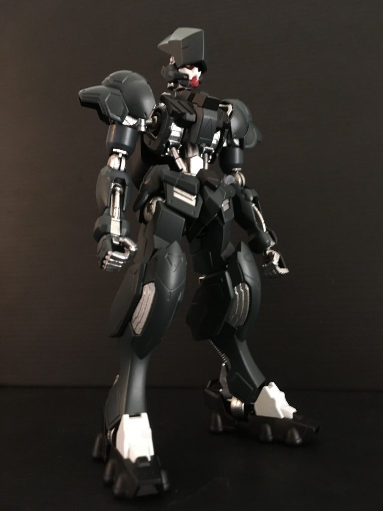 遠距離砲撃型MS。別名「Kシルバー」