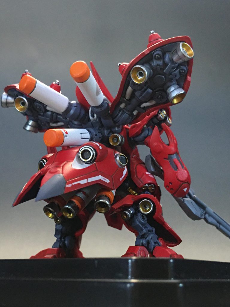 迫力のリアビューは各バーニアをスターブライトシルバーとゴールドで、プロペラントタンクのオレンジと共に良いアクセントにしました。