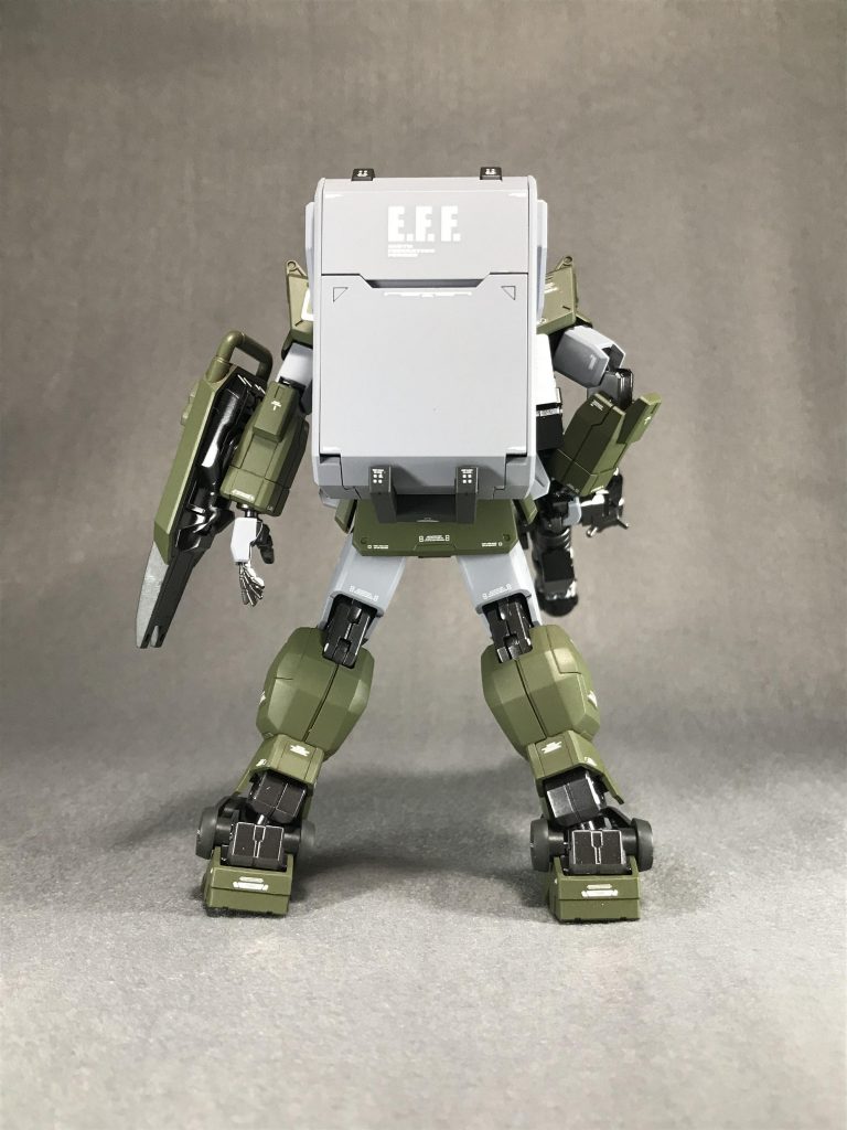 陸ジム本体側の唯一といっていい改造点のバックパック。脳内設定ではガトリングは分解してコンテナ内に収納できますが、実物では不可能ですw