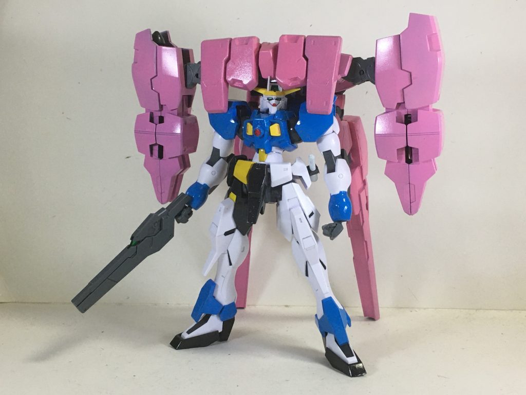 一見大体的な改造をしてなさそうに見えますが、セラヴィーⅡを変形できるように改修しました。また、ラファエル本体にもハンドパーツを「ビルドハンズ」が付けられるよう改造し、ビームサーベルの追加と力を入れました。