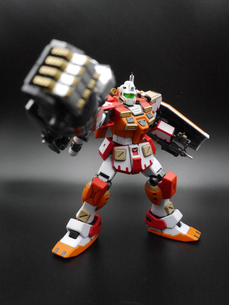 1番の特徴の巨大腕は、M.S.G(モデリングサポートグッズ)の物です😊見つけた瞬間、今回のパワードジムのコンセプトが決まりました(笑)接続には同じシリーズのジョイントセット的なやつを使い、右腕のシールドをマウントする穴に接続してます。上手いことハマって良かった✨色はガンメタルです。