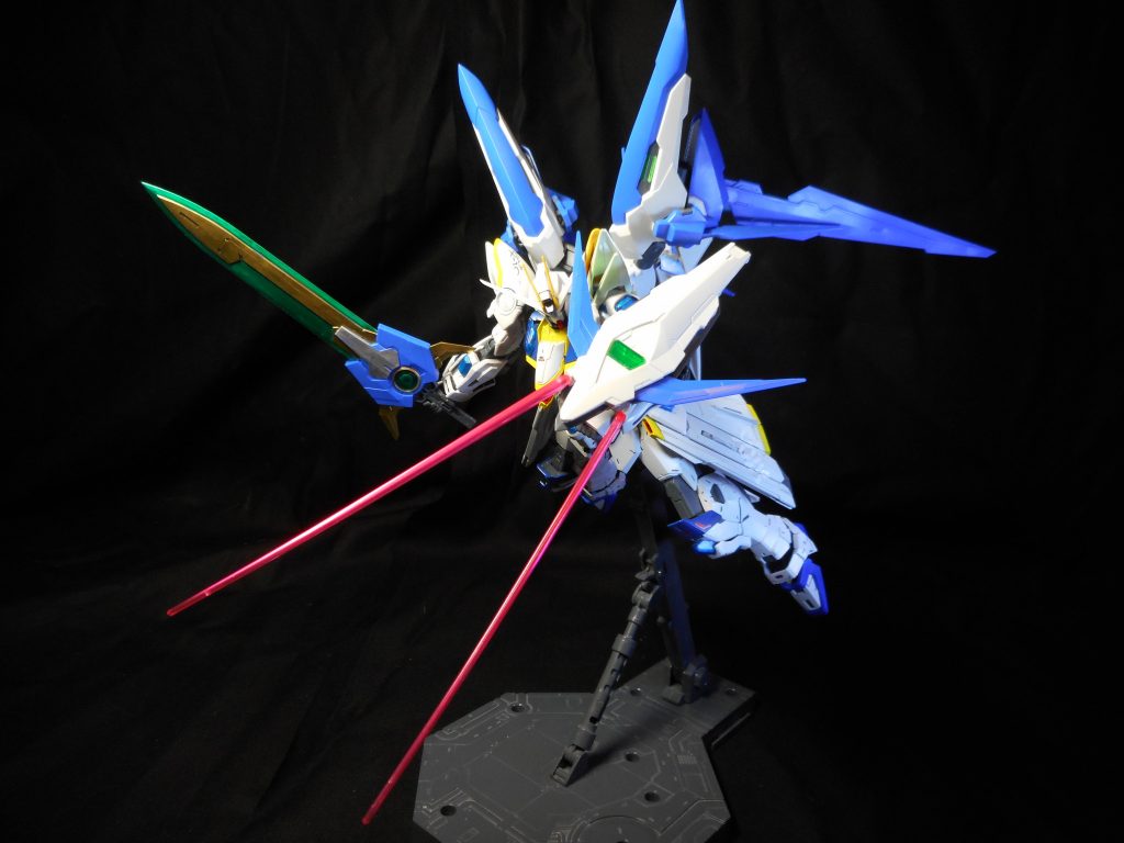 シールド内側にビームサーベルを装備し、攻防一体化させた