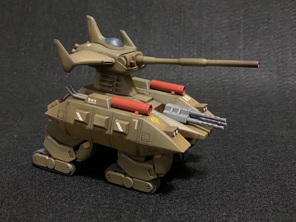 履帯走行時。通常のマゼラアタックと同等以上の走行性能を持つ。