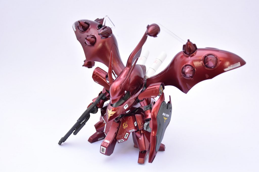 塗装は全て クレオスのMr.カラーでエアブラシ塗装してます。下地に黒サフ→スーパーシルバー→ディープクリアーレッドの順で塗装してます。