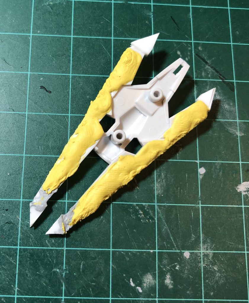 肉抜きはポリパテで埋めてます