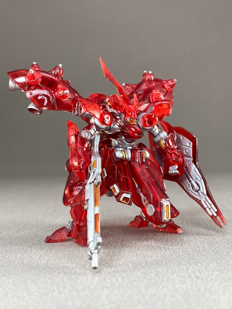 クリアレッドなのでナイチンゲールに似合いますね。関節等はシルバーにして派手にしました。