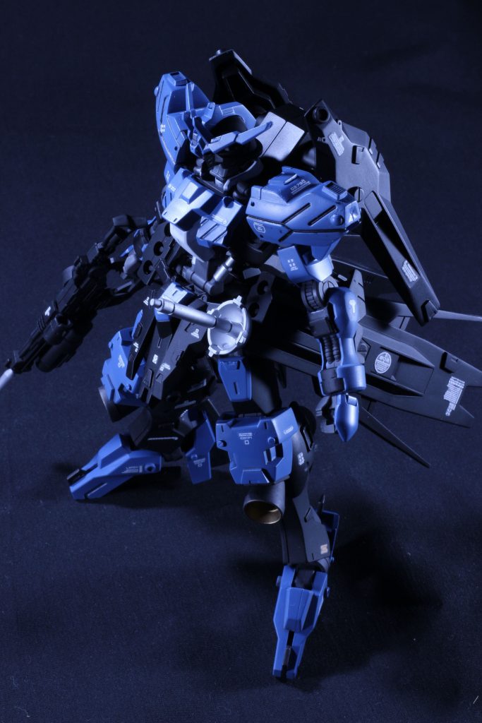 細身でメカニックなシルエットなのでなんもしてなくてもサマになりますね