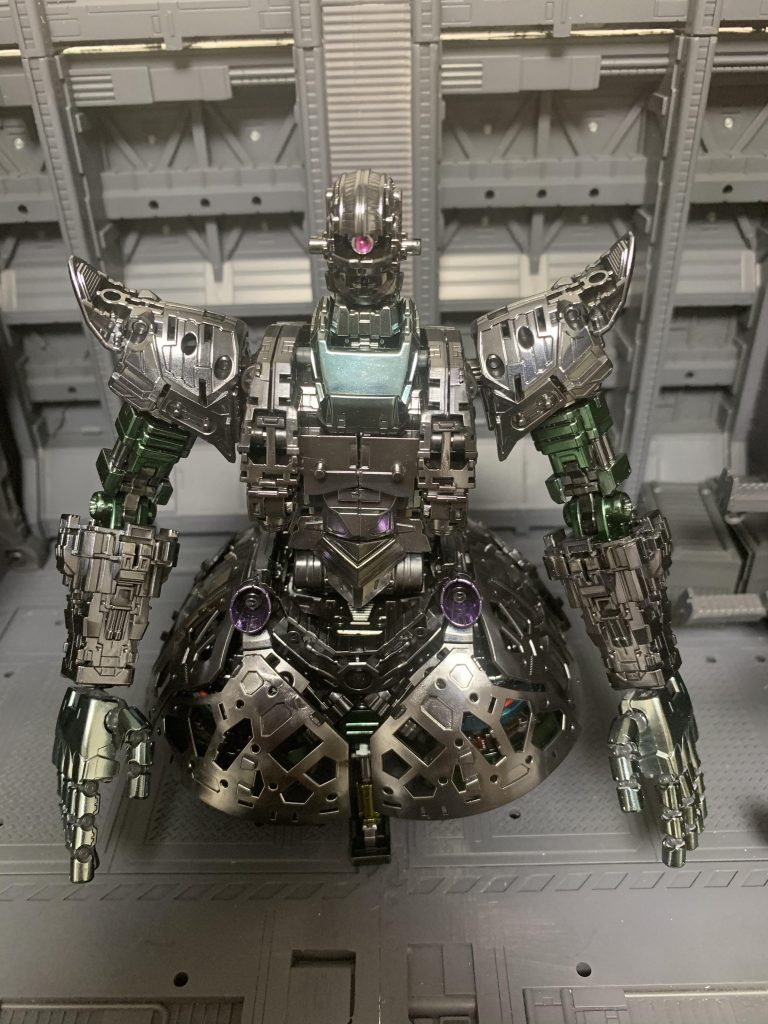 フレーム内部も全てメッキ塗装。