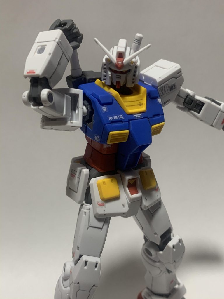 ビームサーベルを抜こうとする所