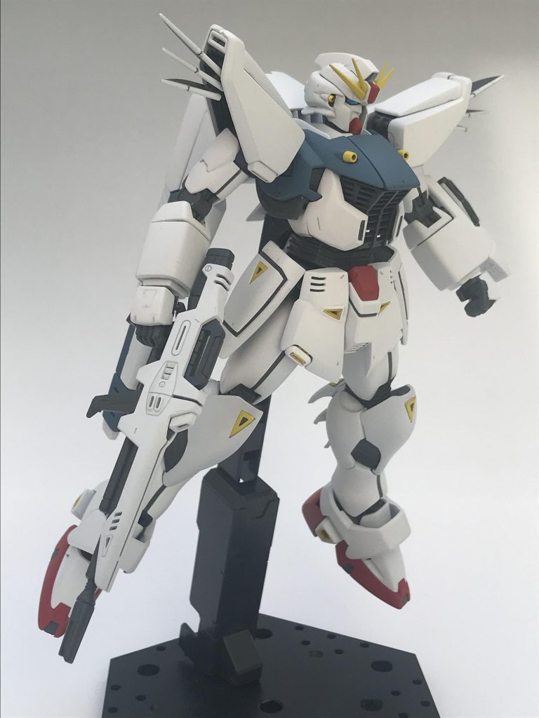 何はともあれ、完成させることができました。初めて買ってもらった旧キットのF91を思い出しながら、こんなに出来の良いキットが無ければ形にできなかったかなとバンダイさんには感謝ですね。