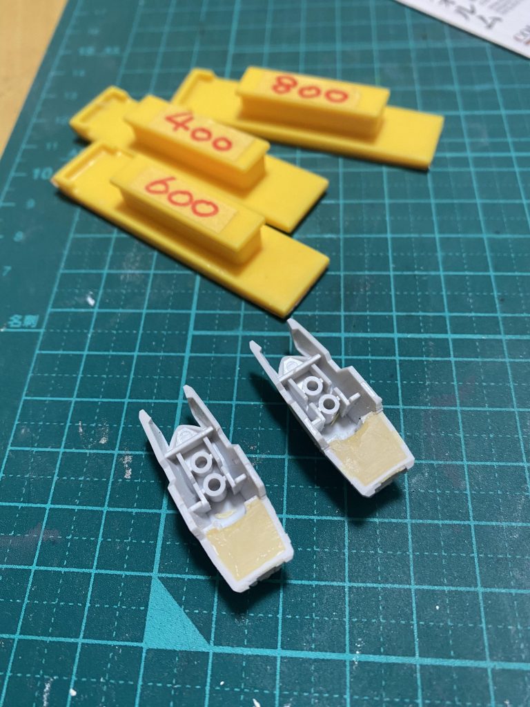 肉抜き穴が目立つ場所はパテで埋めて平らにしてから塗装してます!