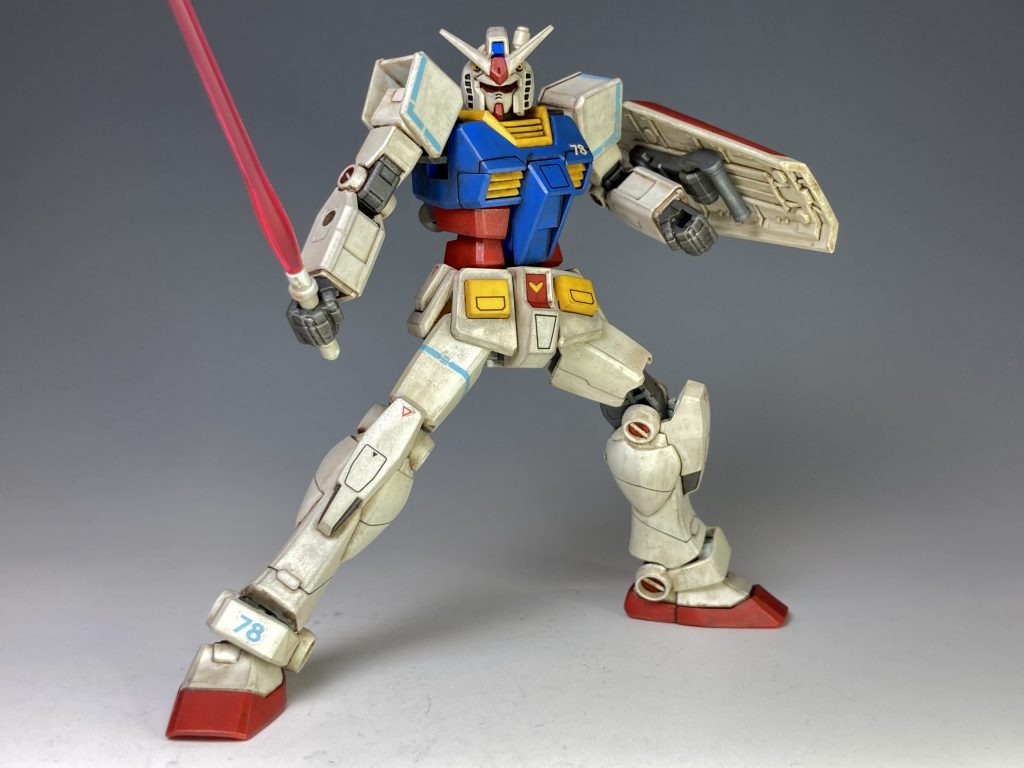 さらにサーベルで!脚部の可動で、接地もバッチリです!