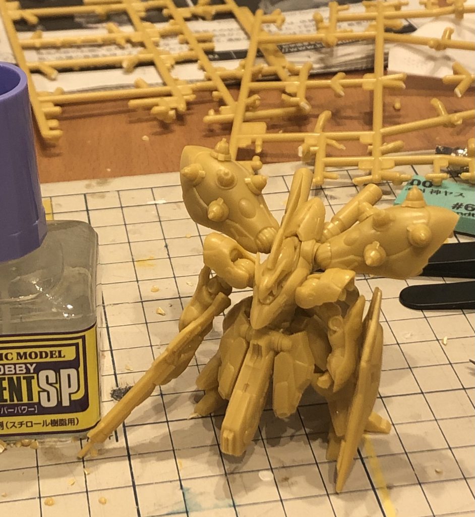 組み立ても一苦労ですが、手のひらサイズで並べるのも楽しそうです。