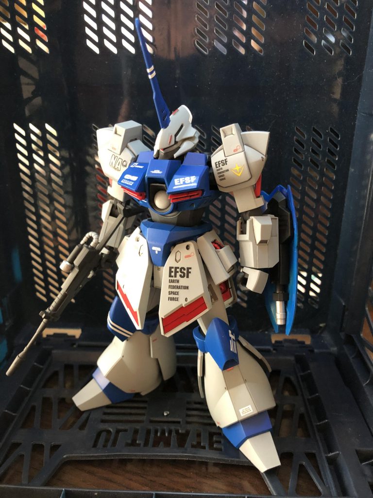 ガルバルディシリーズ、4番目の発展機地球連邦軍の次期主力MSとして設計されたが、ジェガンに負け配備されるに至らなかったなか機体。UC0098、独立治安維持部隊、ロンドベル治安維持部隊が発足したが急造部隊のためジェガンやリゼルの配備が間に合わないため、お蔵入りしていた機体数機が主力MSとして戦線に投入されている。という妄想であります👍🏻