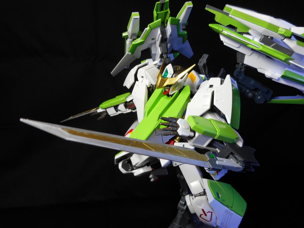 両腕部に実体剣装備外して手に装備可能