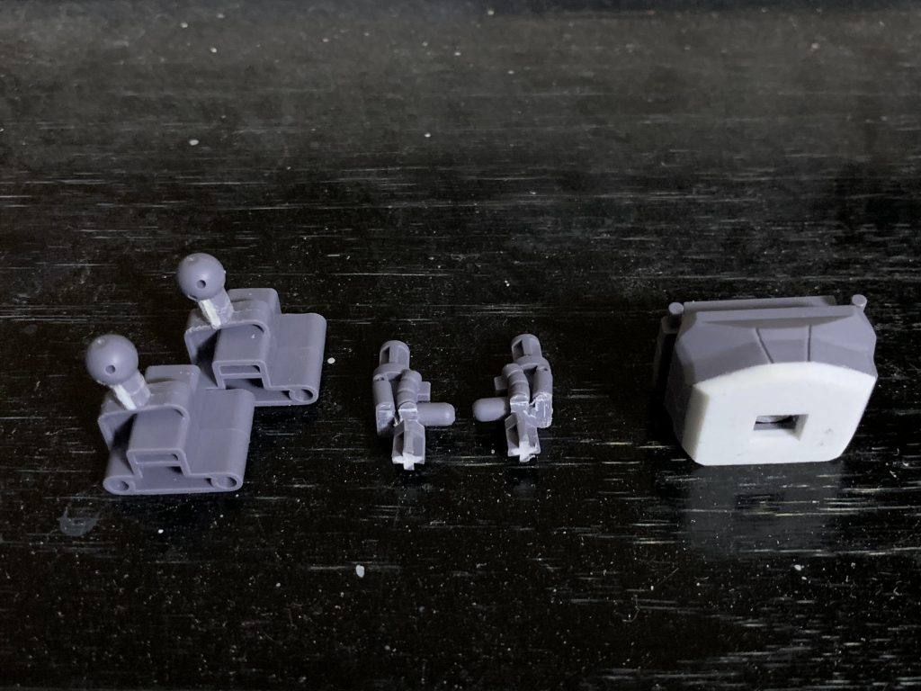 今回はTwitterで知り合った仲間達とゼータガンダムシリーズのMSを作っていて、黒いリック・ディアスを作成している方の改修点を参考にさせていただきました。