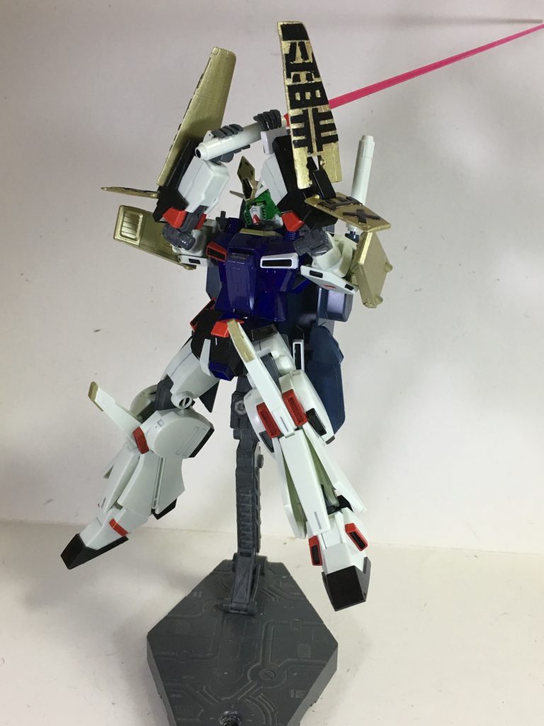 “ウイングシールド”両前腕部に備えられたシールド。変形時は主翼となる。デザインを一層変えており、映姫の持つ尺のデザインと酷似した設計となっている。因みに余談ですが、「有」「無」の二文字で作ろうかと思いましたが、「無」の字のスペースが足りなく、「罪」に。