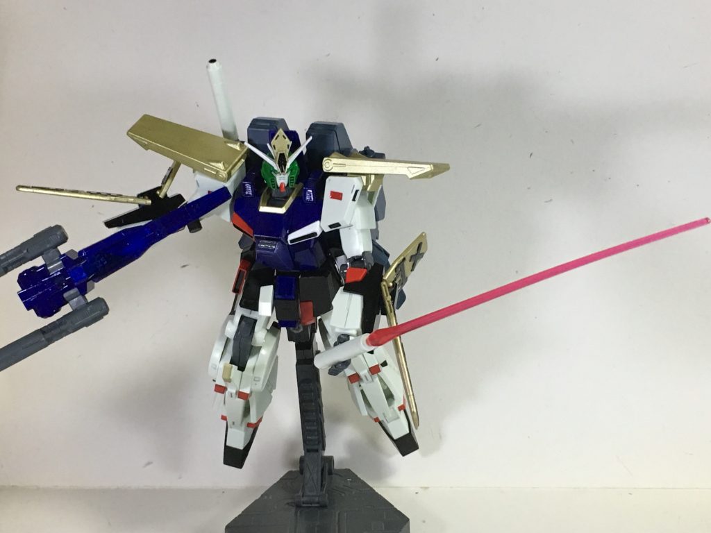 “ダブルキャノン/ハイパービームサーベル”バックパックに備えられたキャノン兼ビームサーベル。通常のサーベルの出力を倍にしており、切断力はもちろんリーチも長いのである。映姫の怒りによって威力が上がることもある。