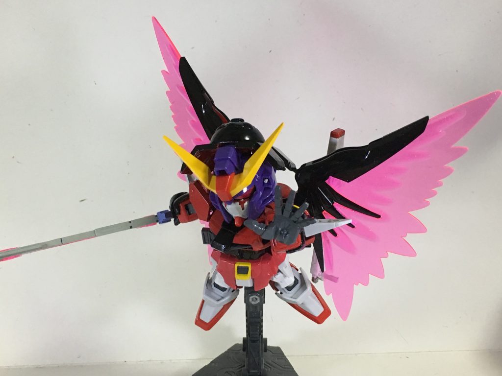 “パルマフィオキーナ”両手の手のひらに搭載されたビーム兵器。密着した状態で真価を発揮し、確実に相手を破壊する。