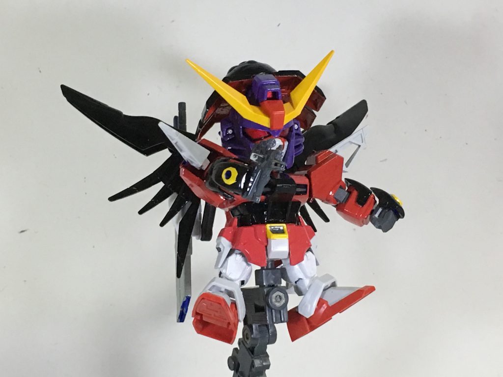 “高エネルギービームライフル”デスティニーの主兵装の一つの遠距離用武装。SDという利点を活かし取り回しに優れている。