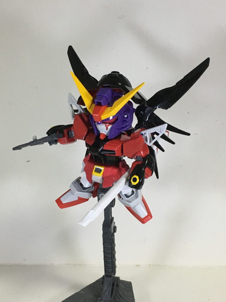 “長射程ビーム砲「正邪」”バックパックの左側に装備されたビームランチャー。上記のビームライフルと比べて広範囲に射出可能。